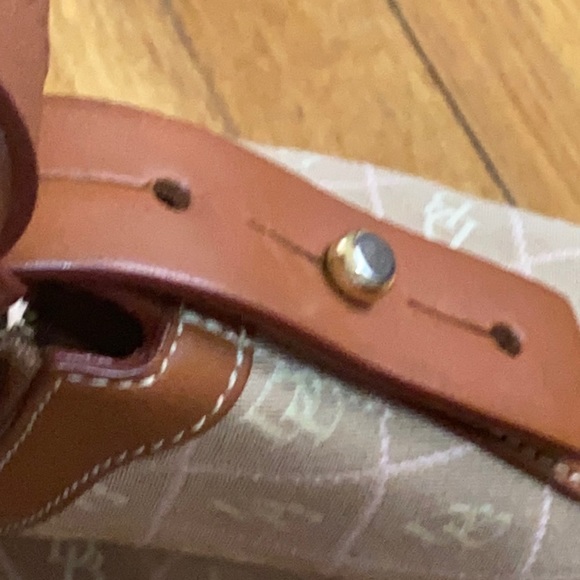 Dooney & Bourke cream and brown canvas hobo bag with leather strap preowned - Picture 11 of 12